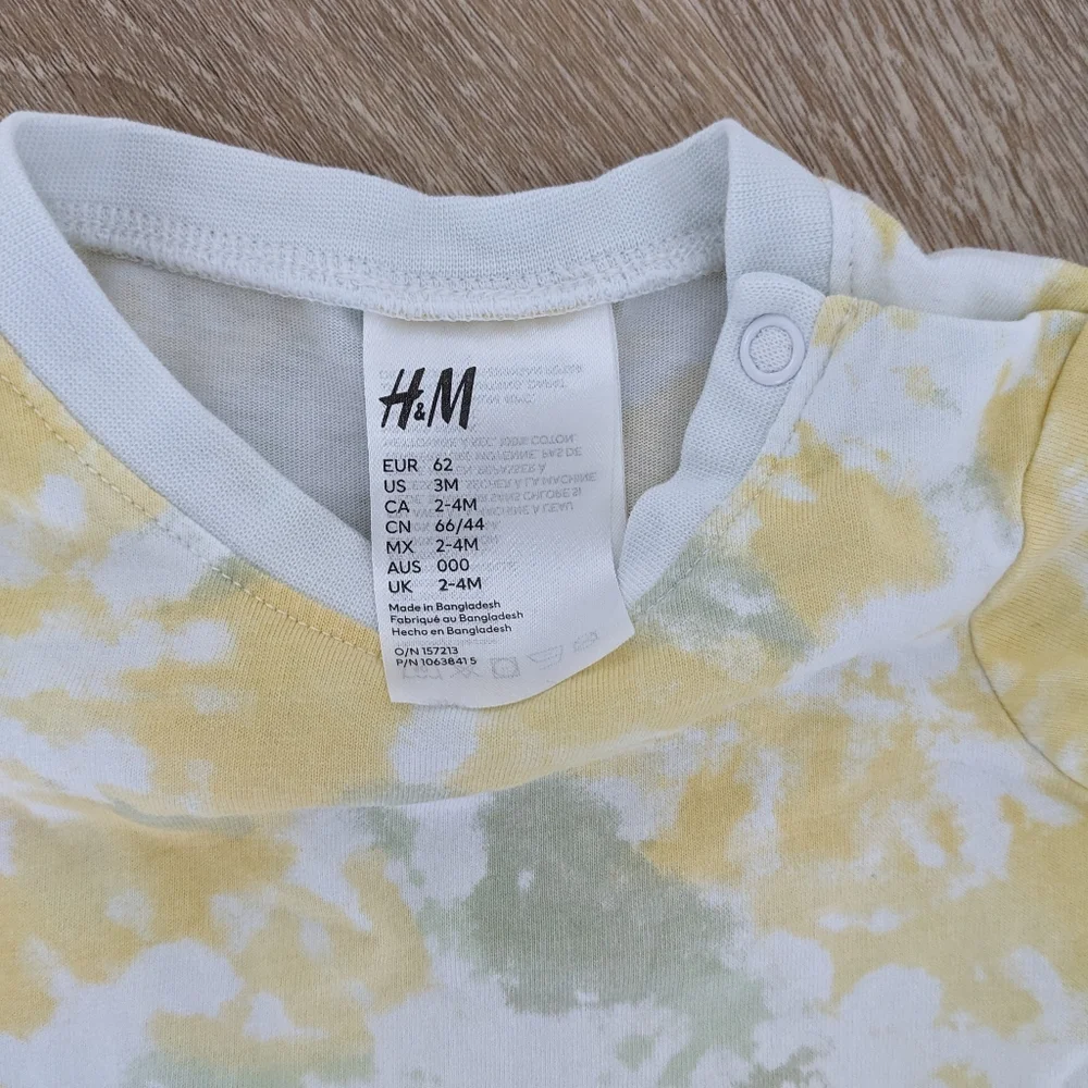 ✨4 for 12 H&M Tie Dye Short Sleeve Shirt and Shorts - 3 Months - Picture 2 of 3